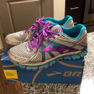 Women’s Brooks Adrenaline size 10.5
